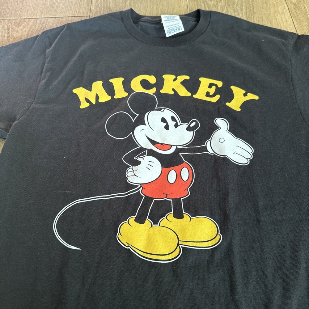 Disney Mickey Mouse Black Short Sleeve Graphic Tee Adult Size Medium (M)- NWOT‎